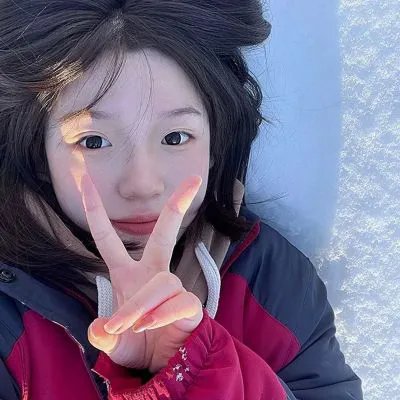 九顶假发的女孩